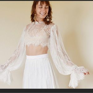 White lace long sleeve crop top